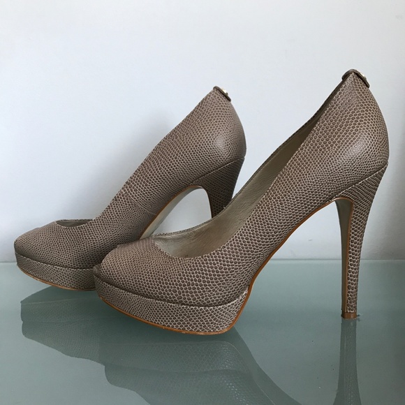 Michael Kors - Tan Crocodile Platform Heel / Pump - Picture 5 of 10